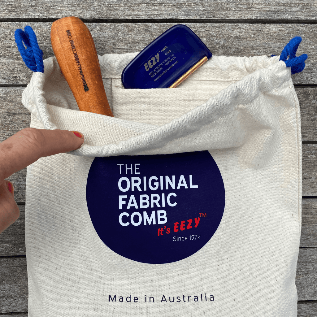Showing contents of Super EEZY™ large storage bag - Super EEZY™ and the EEZY™ fabric comb inside